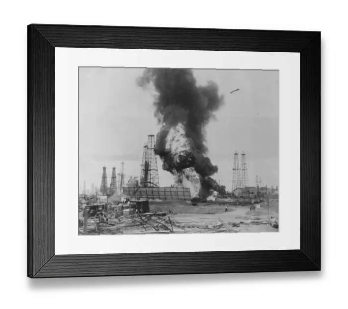Framed Print : Oil well burns for three weeks. A view of the huge oil well at Sante Fe Springs California Framed Print : Oil well burns for three weeks. A view of the huge oil well at Sante Fe Springs California