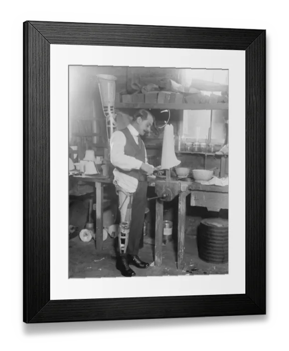 Framed Print : New arms at the Ministry of Pensions artificial limb factory at Thames Ditton A