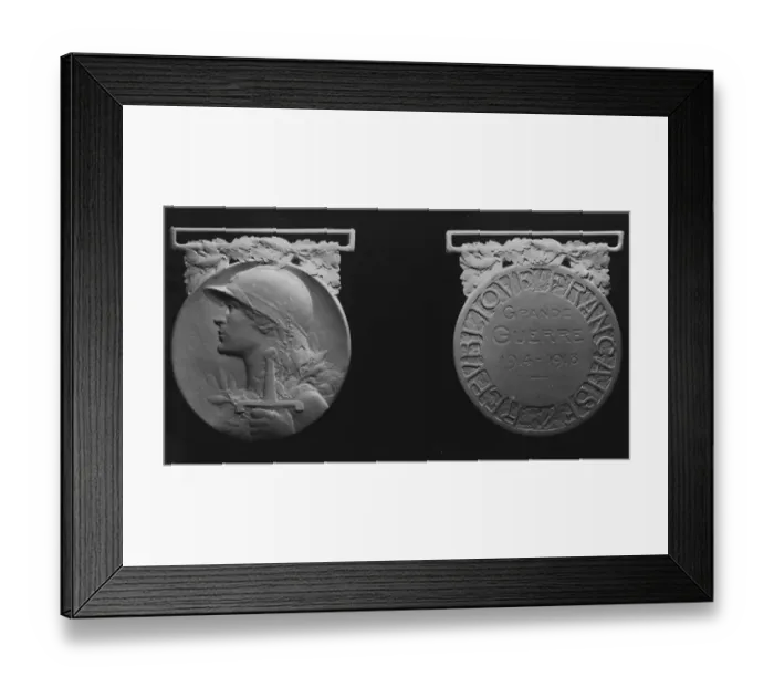 Framed Print : Frances striking war medal. The Pro Patria Sempar designed by M Alexandre Framed Print : Frances striking war medal. The Pro Patria Sempar designed by M Alexandre