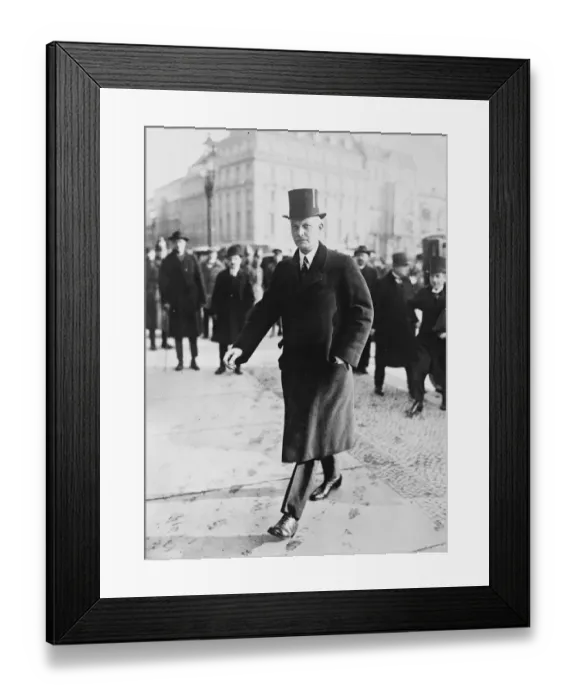Framed Print : Her Cuno Resigns Dr Cuno the German Chancellor who has resigned his office 13