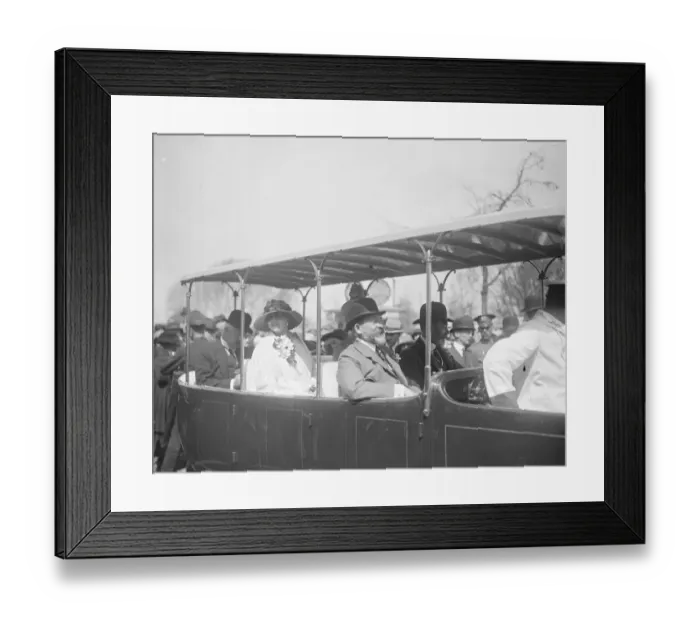 Framed Print : Two Kings and two Queens at Wembley exhibition. The King and Queen with the King Framed Print : Two Kings and two Queens at Wembley exhibition. The King and Queen with the King