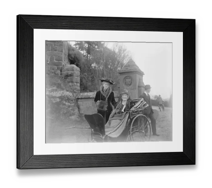 Framed Print : Hunting with the Cheshire hounds. A meet of the Cheshire Hounds took place at Saighton Towers Framed Print : Hunting with the Cheshire hounds. A meet of the Cheshire Hounds took place at Saighton Towers