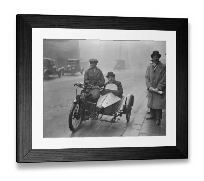 Framed Print : Tram and bus strike inquiry at law courts Mr R N Baldock ( Tramway workers union
