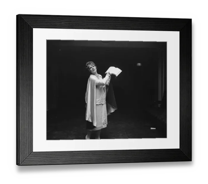 Framed Print : To drive the devil out of Great Britain. Mrs Aimee McPherson the Los Angeles hot - gospeller Framed Print : To drive the devil out of Great Britain. Mrs Aimee McPherson the Los Angeles hot - gospeller
