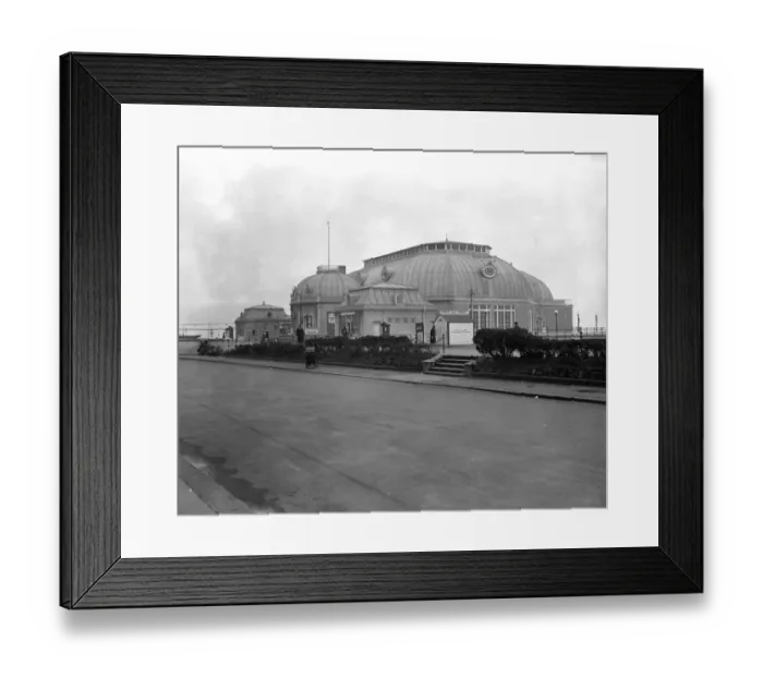 Framed Print : The new concert pavilion, Worthing seafront, West Sussex Coast. 1926