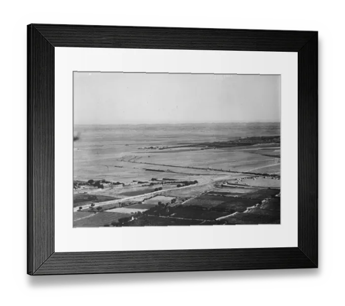 Framed Print : The Bagdad Mosul Railway. Striking aerial view Taken from RAF aeroplane, shows Framed Print : The Bagdad Mosul Railway. Striking aerial view Taken from RAF aeroplane, shows