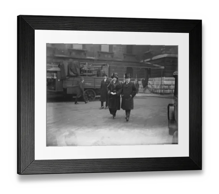 Framed Print : Locarno treaty signed. Mr and Mrs Baldwin leaving the Foreign Office after the signing Framed Print : Locarno treaty signed. Mr and Mrs Baldwin leaving the Foreign Office after the signing