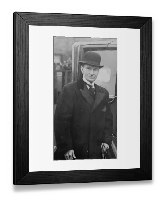 Framed Print : The Prime Minister in Edinburgh. During his visit to Edinburgh, Mr Ramsay MacDonald Framed Print : The Prime Minister in Edinburgh. During his visit to Edinburgh, Mr Ramsay MacDonald