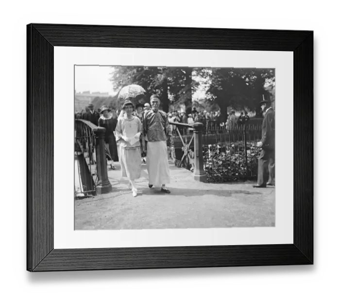 Framed Print : Governments Empire Party at Hampton Court. Sir Robert Ho Tung and his daughter Framed Print : Governments Empire Party at Hampton Court. Sir Robert Ho Tung and his daughter