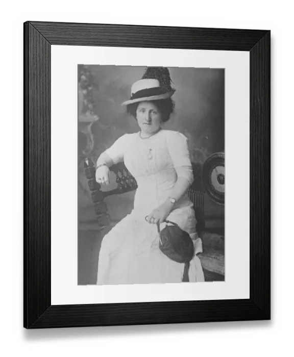 Framed Print : Claiming ? 100, 000, 000 Fortune Mrs Downs and Mrs MacFarlane, of Glasgow, who are sisters Framed Print : Claiming ? 100, 000, 000 Fortune Mrs Downs and Mrs MacFarlane, of Glasgow, who are sisters