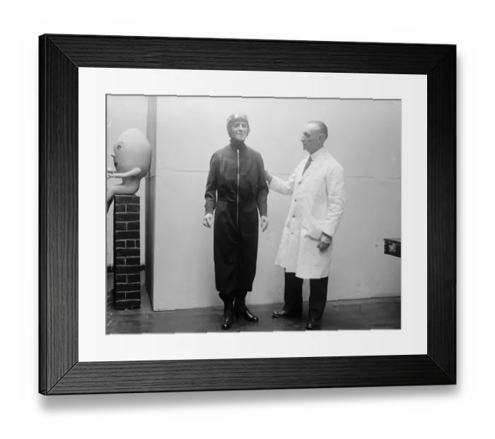 Framed Print : A model of Amy. Mr Louis Tussaud putting the finishing touches to a pleasing wax