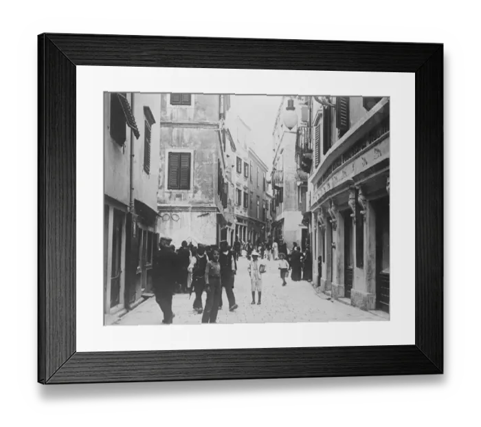 Framed Print : Grave riots in Yugoslavia. The Banca Dalmatica premises ( formerly those of Framed Print : Grave riots in Yugoslavia. The Banca Dalmatica premises ( formerly those of