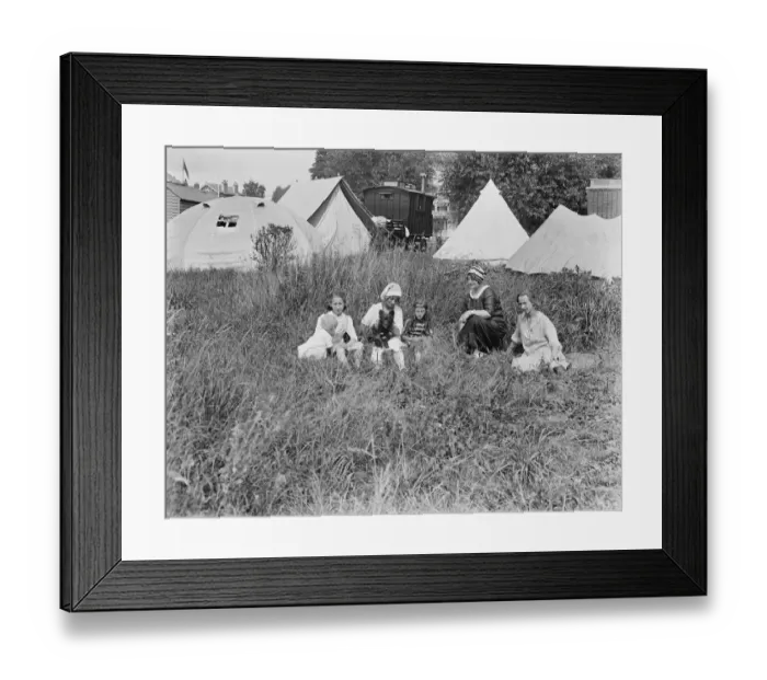 Framed Print : Two families unable to find accomodation in London, have hired a caravan and tents Framed Print : Two families unable to find accomodation in London, have hired a caravan and tents