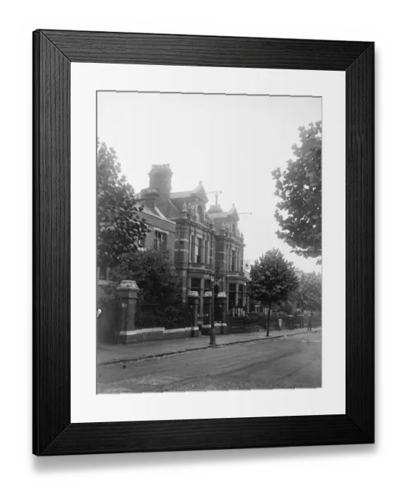 Framed Print : Remarkable scenes at Harlesden. Bolsheviks take possession of local labour exchange 15 Framed Print : Remarkable scenes at Harlesden. Bolsheviks take possession of local labour exchange 15