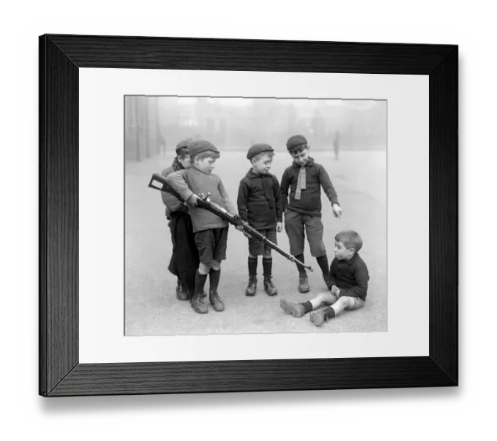 Framed Print : Infants of the Blackhorse Road School, Walthamstow playing with a German rifle that Framed Print : Infants of the Blackhorse Road School, Walthamstow playing with a German rifle that