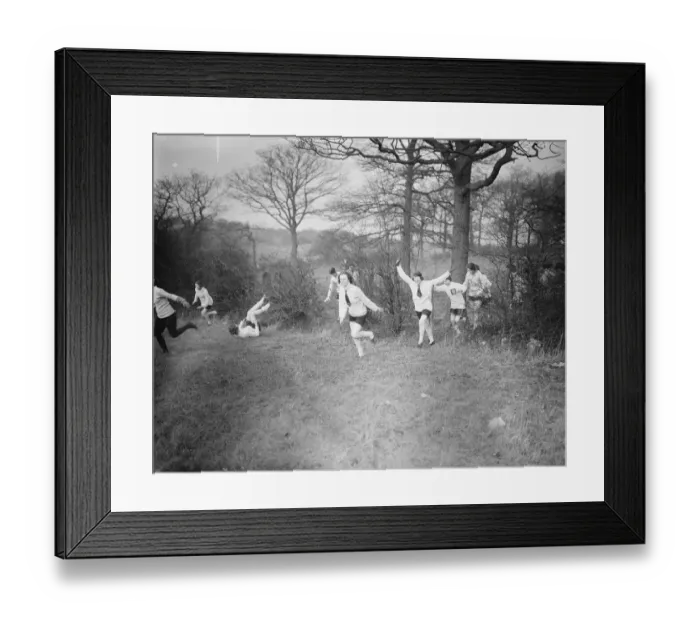 Framed Print : Middlesex ladies paper chase The Middlesex Ladies AC took part in a paperchase