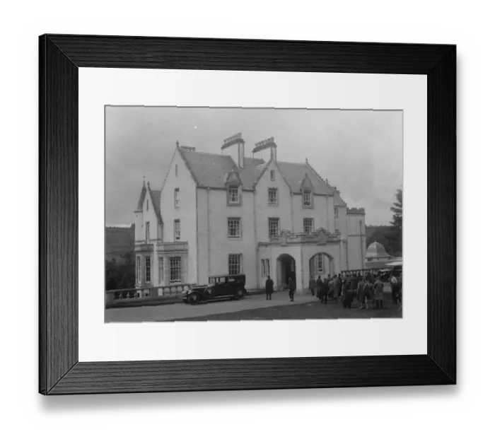 Framed Print : General Dawes and Mr Ramsay MacDonald in the Highlands on Sunday. Arriving at Logie House Framed Print : General Dawes and Mr Ramsay MacDonald in the Highlands on Sunday. Arriving at Logie House