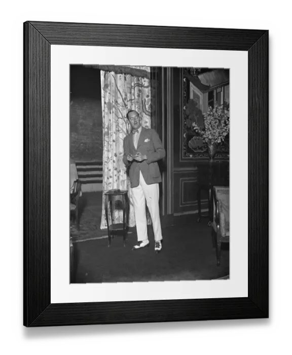Framed Print : Earl in West End play. Earl Cowley is to appear in Oar Betters at the Globe Framed Print : Earl in West End play. Earl Cowley is to appear in Oar Betters at the Globe
