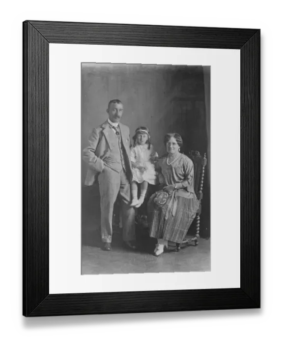 Framed Print : Claiming ? 100, 000, 000 Fortune Mrs Downs and Mrs MacFarlane, of Glasgow, who are sisters
