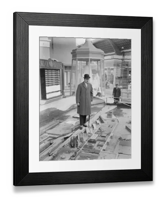 Framed Print : Duke of Abercorns visit to Wembley 8 May 1925 Framed Print : Duke of Abercorns visit to Wembley 8 May 1925