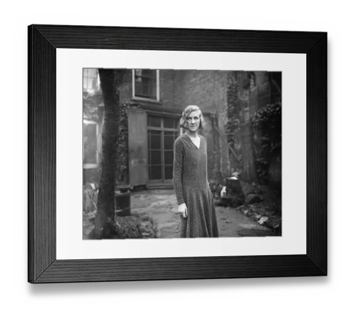 Framed Print : Hornsey winner of Rome Scholarship in Mural Painting. Miss Marjorie Brooks, of Hornsey Framed Print : Hornsey winner of Rome Scholarship in Mural Painting. Miss Marjorie Brooks, of Hornsey