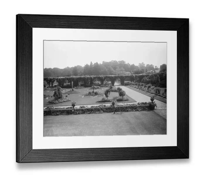 Framed Print : The King to goes to Sandringham. The King and Queen will leave London for Sandringham Framed Print : The King to goes to Sandringham. The King and Queen will leave London for Sandringham