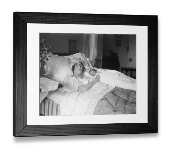 Framed Print : Dr Marie Stopes new baby. A son was born to Mr and Mrs H V Roe on March 27. Mrs Framed Print : Dr Marie Stopes new baby. A son was born to Mr and Mrs H V Roe on March 27. Mrs