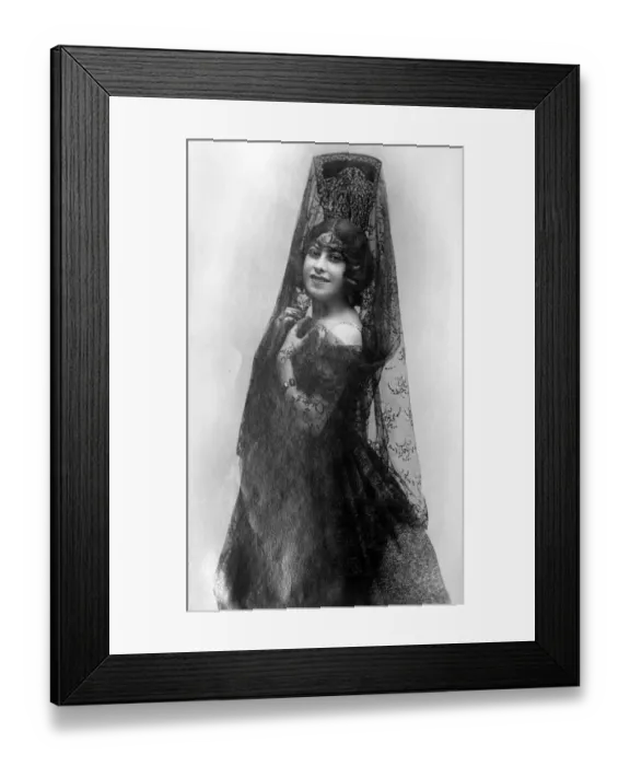 Framed Print : Girl from Glasgow now rhe idol of theatre going Madrid. Inez Maclaren. 4 April 1927 Framed Print : Girl from Glasgow now rhe idol of theatre going Madrid. Inez Maclaren. 4 April 1927