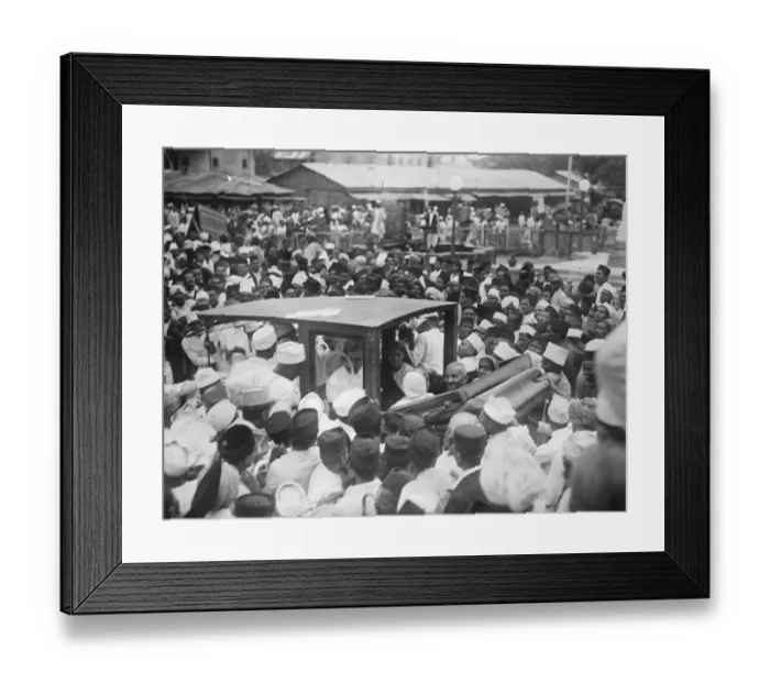 Framed Print : Gandhi addresses university students in Poona, India. Mr Gandhi leaving Reay Market