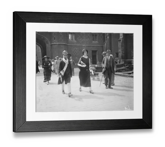 Framed Print : Labour Premiers first official garden party at Hampton Court. Mrs C Sastry arriving Framed Print : Labour Premiers first official garden party at Hampton Court. Mrs C Sastry arriving