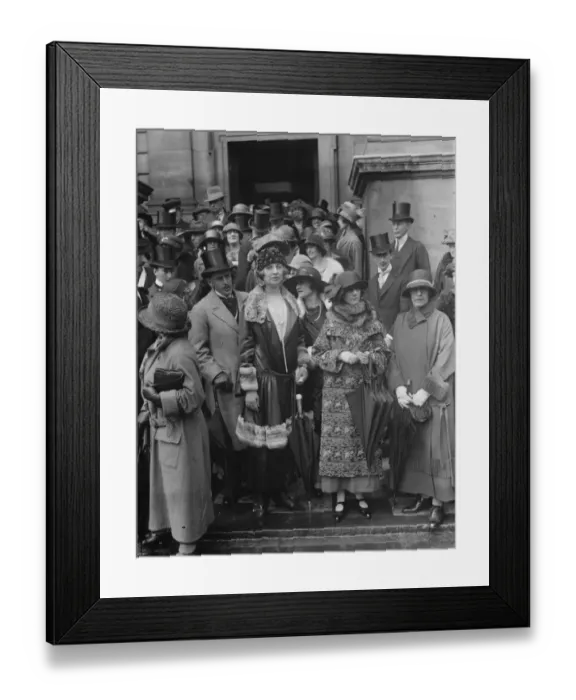 Framed Print : Lord Ilchesters daughter weds. Constance, Duchess of Westminster leaving. 11 Framed Print : Lord Ilchesters daughter weds. Constance, Duchess of Westminster leaving. 11
