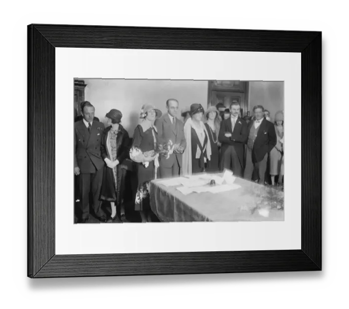 Framed Print : Lady mercy Greville weds Mr Basil Dean was married at the Strand Register office Framed Print : Lady mercy Greville weds Mr Basil Dean was married at the Strand Register office