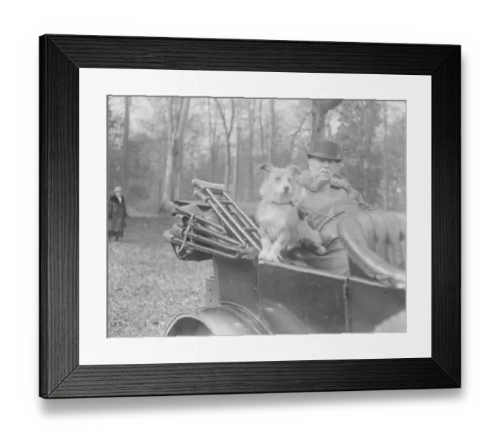 Framed Print : At the Meet of the Duke of Beauforts hounds at Cirencester. The Duke of Beaufort