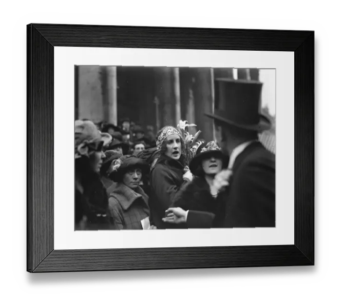 Framed Print : Countess Beattys Niece Weds Miss Gwendolyn Marshall Field, niece of Countess Beatty
