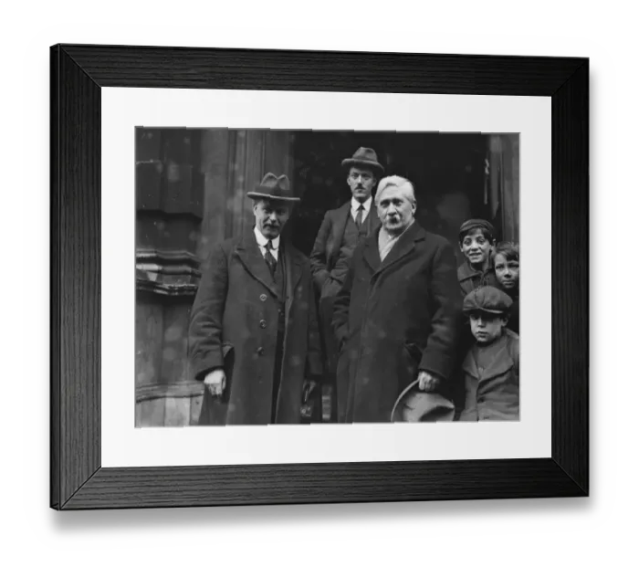Framed Print : Nomination day in Whitechapel Mr Harry Cosling ( Labour ) 31 January 1923 Framed Print : Nomination day in Whitechapel Mr Harry Cosling ( Labour ) 31 January 1923