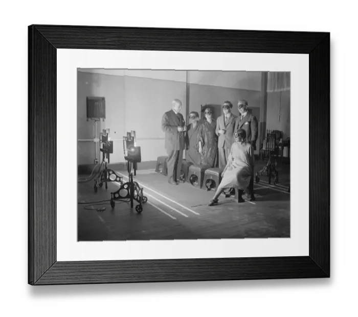Framed Print : Artificial sunlight baths for Drury Lane Theatre. At Drury Lane Theatre Sir Alfred