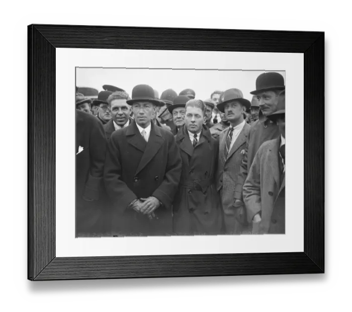 Framed Print : Welcome to Schneider Cup team at Croydon. Left to right : Flt Lt Kinkead, Sir Philip Sassoon