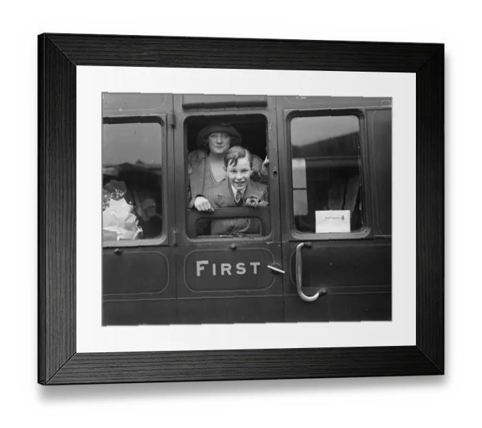 Framed Print : Marchioness Townshend leaves for Lynn. Massachusetts. 22 June 1929