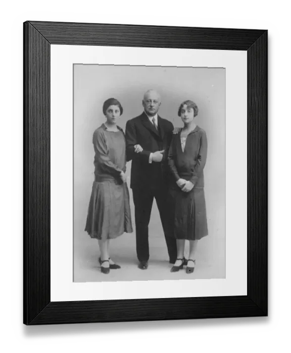 Framed Print : General Primo de Riviera, Spains Dictator, with his two daughters, Senorita