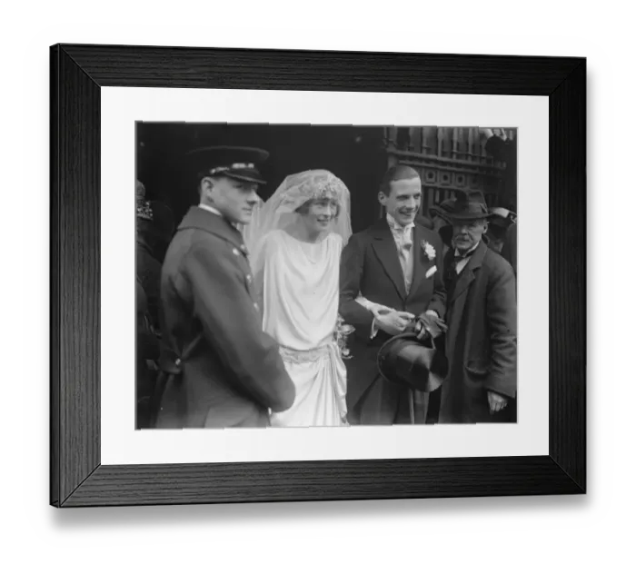 Framed Print : Countess of Carnarvons brother weds. Mr Jack Wondell, brother of the new Countess
