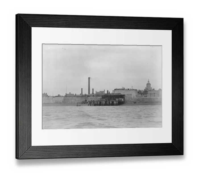 Framed Print : This old victorian pier at Portsmouth from which Horatio Nelson, 1st Viscount Nelson