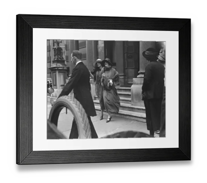 Framed Print : Miss Edwina Ashley in Park Lane Miss Edwina Ashley leaving Brook House with Lady Framed Print : Miss Edwina Ashley in Park Lane Miss Edwina Ashley leaving Brook House with Lady