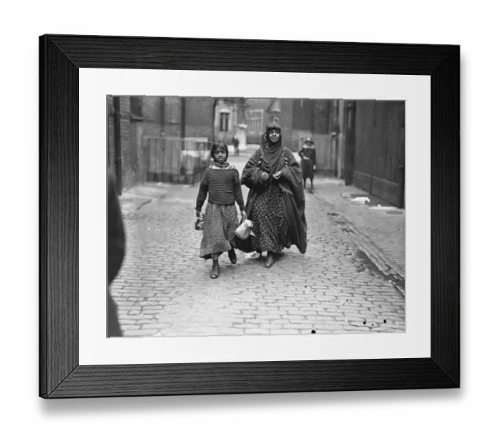 Framed Print : Party of Turkestan nomads travelling round Europe and billeted in some mews near