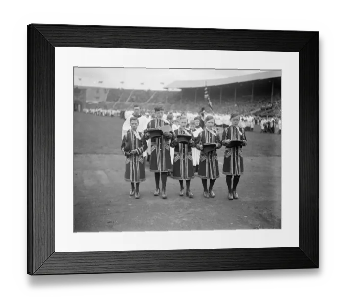 Framed Print : King and Queen at Empire day service in stadium at Wembley. Choir boys of the Chapel Framed Print : King and Queen at Empire day service in stadium at Wembley. Choir boys of the Chapel