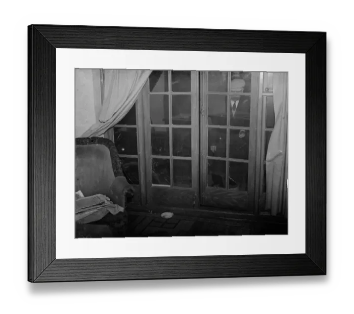 Framed Print : The crime scene of the Mr Skinner assault case in Erith, London. 1938 Framed Print : The crime scene of the Mr Skinner assault case in Erith, London. 1938
