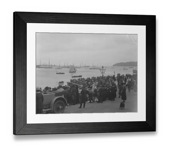 Framed Print : Cowes, Isle of Wight, South Coast Of Britain View and panorama of Cowes Roads