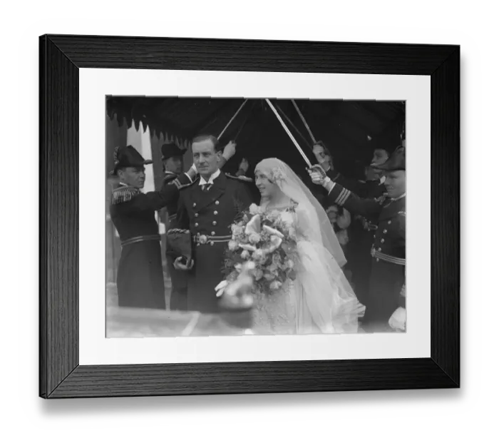 Framed Print : The marriage of Sub Lt Holden Illingworth and Miss K Sandford took place at St Margaret s