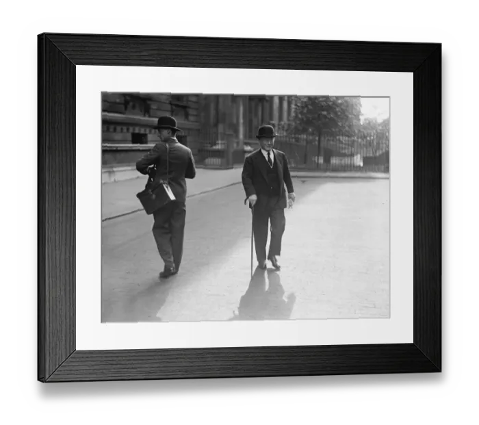 Framed Print : Cabinet meeting at No 10 Downing Street. Mr Ls Amery arriving. ( Secretary of Framed Print : Cabinet meeting at No 10 Downing Street. Mr Ls Amery arriving. ( Secretary of