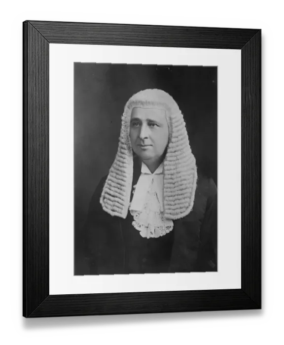 Framed Print : Sir Henry Curtis Bennett, KC who has been retained with Mr Bosanquet to defend Major Framed Print : Sir Henry Curtis Bennett, KC who has been retained with Mr Bosanquet to defend Major