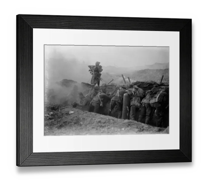 Framed Print : Scottish VC re enacts thrilling deed for the guns of Loos which is being filmed at Grays Framed Print : Scottish VC re enacts thrilling deed for the guns of Loos which is being filmed at Grays